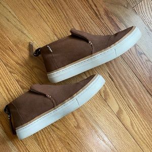 Brown suede Toms